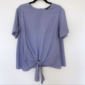 🦋Velvet heart stripe top with a tie front. Size L